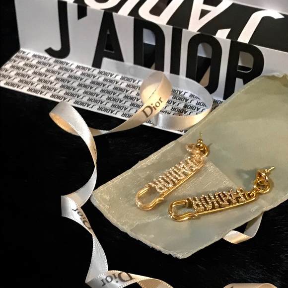 J’Adior Namesake Strauss & Gold - Picture 3 of 15